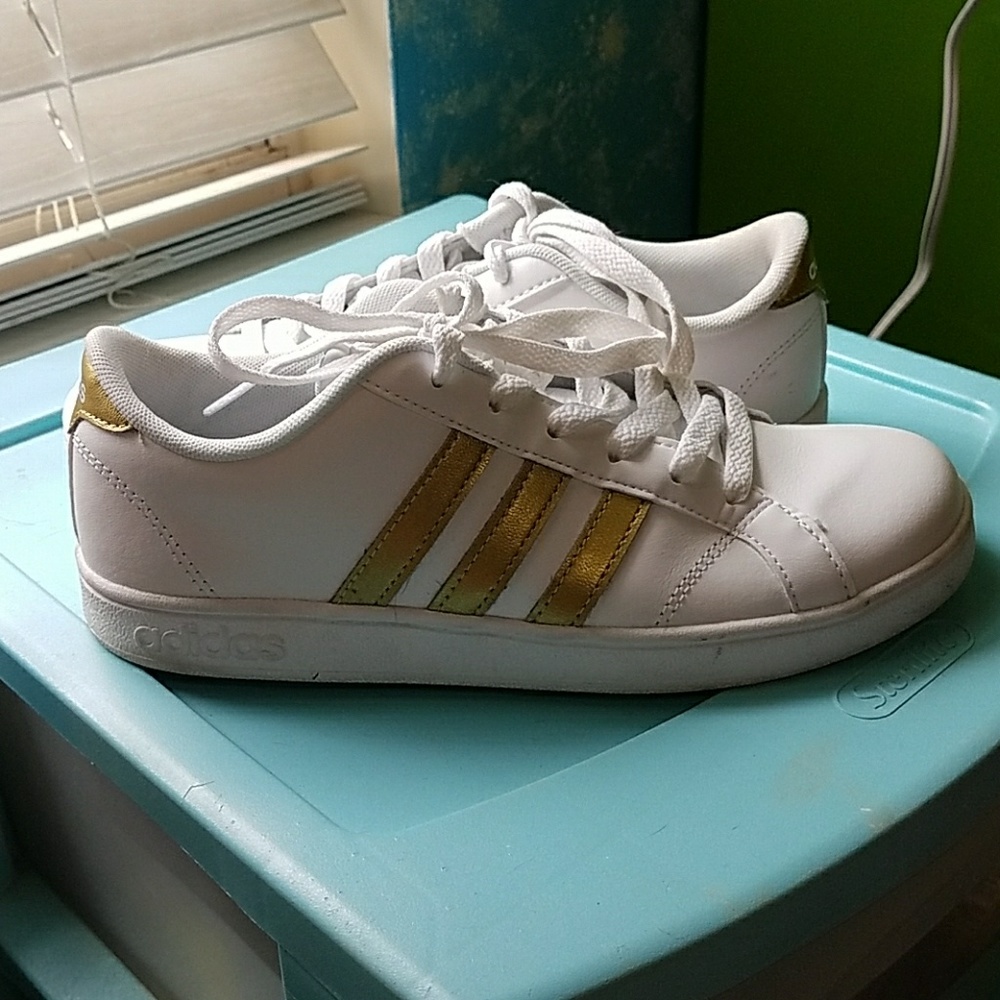 Adidas base line shoe